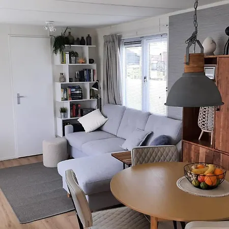 Luxe Chalet Met Gezellige Veranda 400 Meter Van Zee Kemping