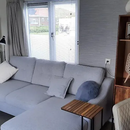 Luxe Chalet Met Gezellige Veranda 400 Meter Van Zee Kemping